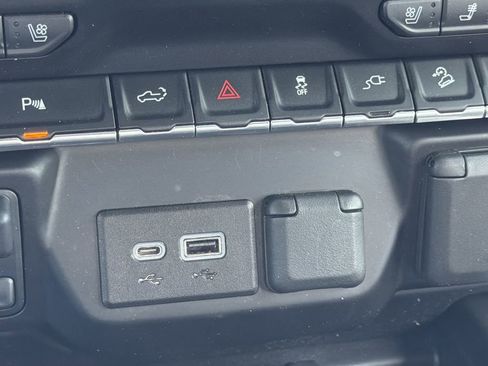 Used 2023 GMC Sierra 2500 AT4 w/ AT4 Preferred Package image 7