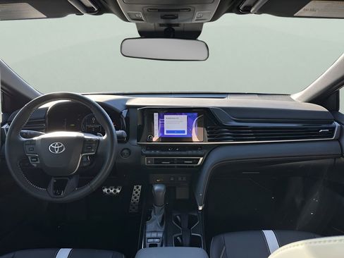 Used 2025 Toyota Camry SE image 12