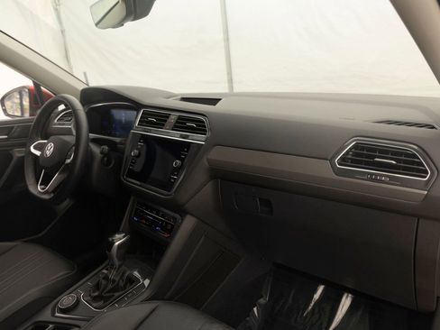 Used 2022 Volkswagen Tiguan SE w/ Panoramic Sunroof Package AWD/4WD image 28