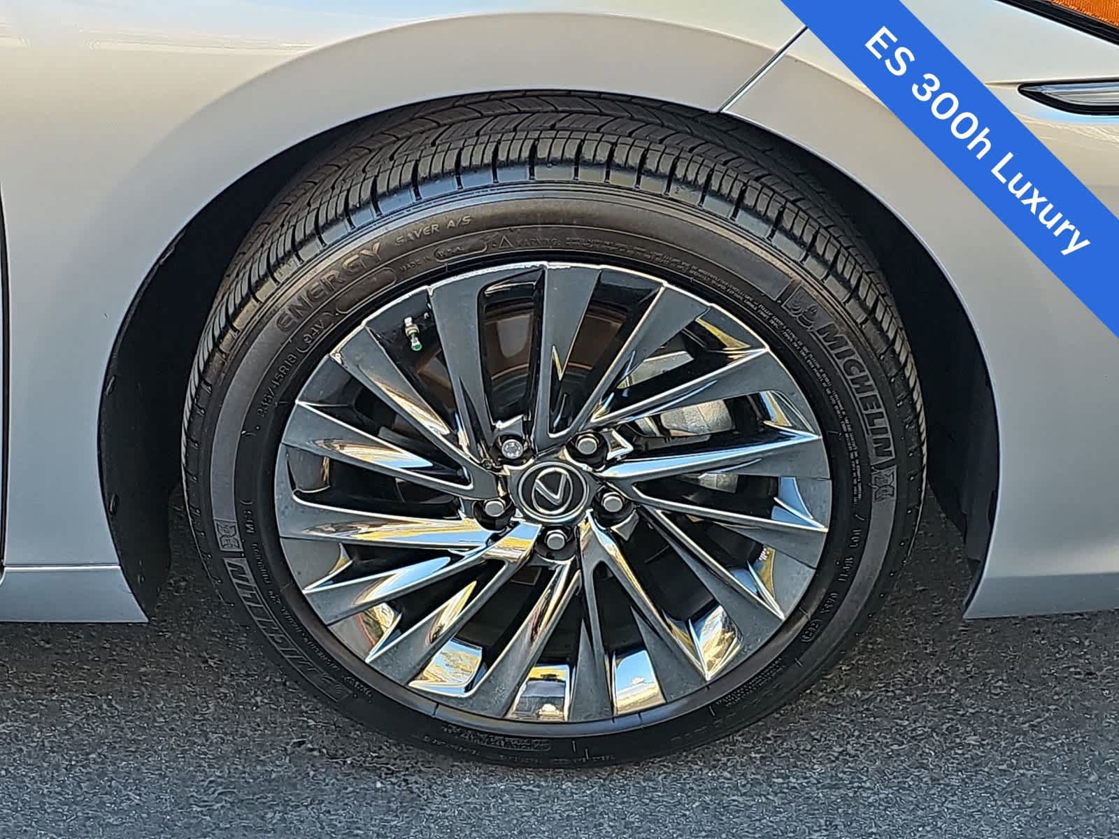 Used 2024 Lexus ES 300h w/ Accessory Package (Z1) FWD image 12