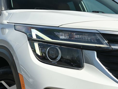 Used 2024 Kia Seltos EX image 25