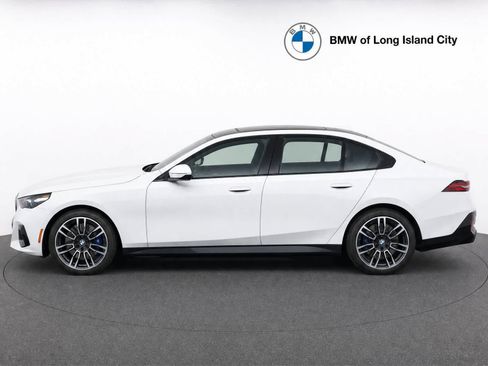 New 2026 BMW 530i xDrive w/ M Sport Package AWD/4WD image 4