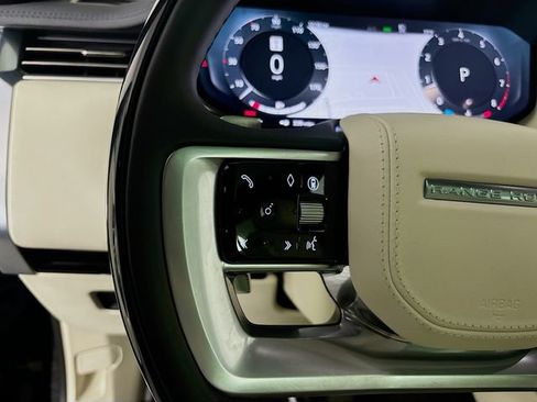 Used 2025 Land Rover Range Rover SE AWD/4WD image 10