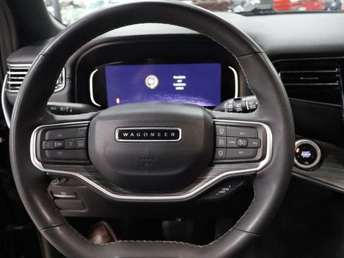 Used 2024 Jeep Wagoneer L Series II w/ Flexible Seating Group AWD/4WD image 15