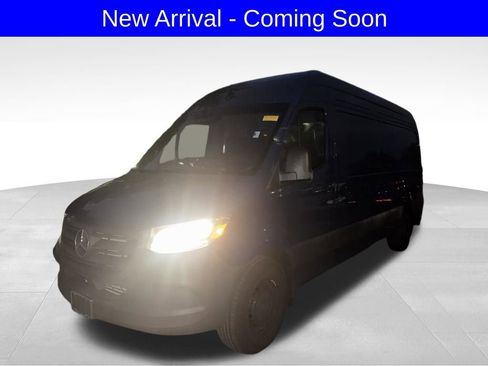 Used 2024 Mercedes-Benz Sprinter 2500 image 2