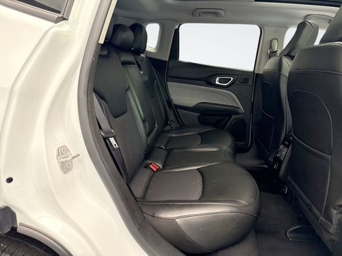 Used 2022 Jeep Compass Latitude w/ Sun and Sound Group AWD/4WD image 16