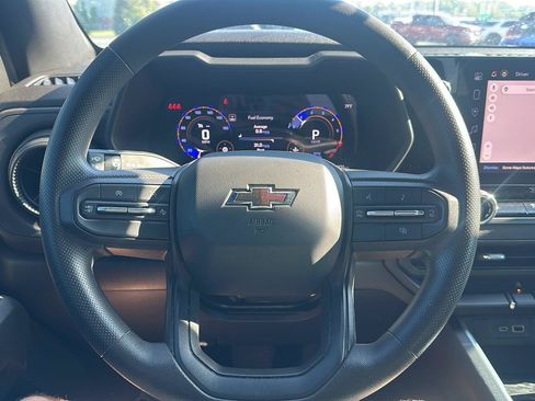 Used 2024 Chevrolet Colorado Trail Boss AWD/4WD image 17