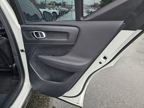 Used 2020 Volvo XC40 T5 R-Design image 14