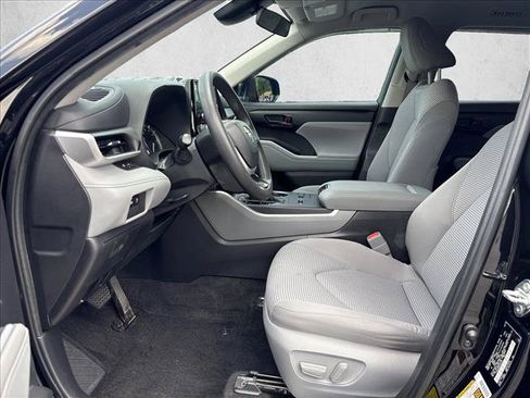 Used 2023 Toyota Highlander L FWD image 10