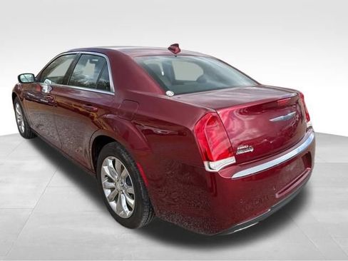 Used 2021 Chrysler 300 Touring L image 4