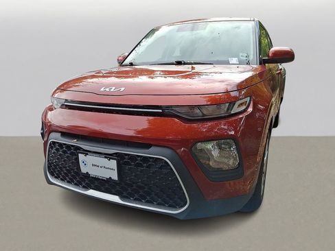 Used 2022 Kia Soul LX image 2