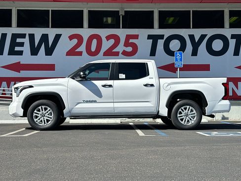 New 2026 Toyota Tundra SR5 w/ SR5 Convenience Package image 2