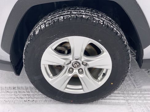 Used 2021 Toyota RAV4 XLE image 9