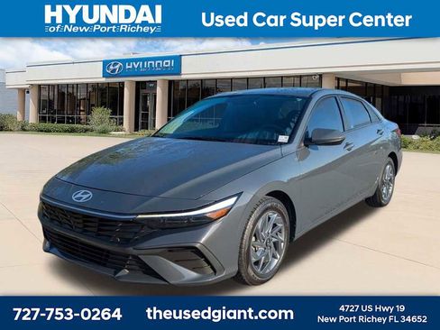 Used 2024 Hyundai Elantra SEL image 1