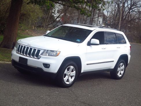 Used 2013 Jeep Grand Cherokee Laredo AWD/4WD image 35