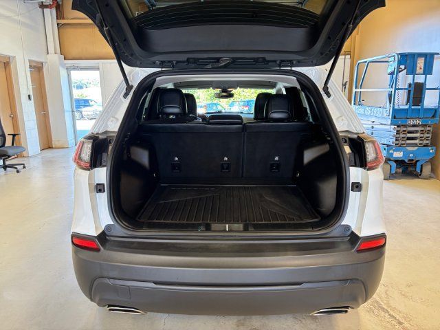 Used 2022 Jeep Cherokee Latitude Lux w/ Mopar Interior Package AWD/4WD image 23