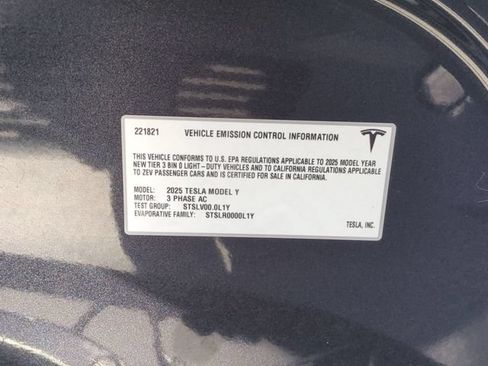 Used 2025 Tesla Model Y Long Range RWD image 33