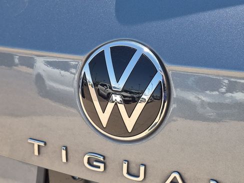 Used 2022 Volkswagen Tiguan SE FWD image 12