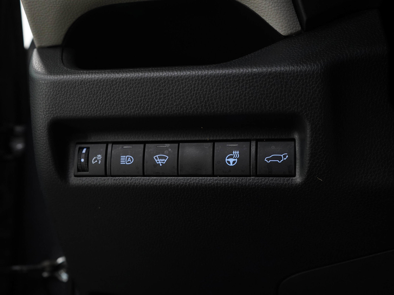 Used 2021 Toyota RAV4 XLE Premium AWD/4WD image 27