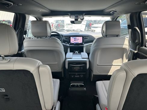 New 2026 Jeep Grand Wagoneer 2WD w/ Premium Group I image 21