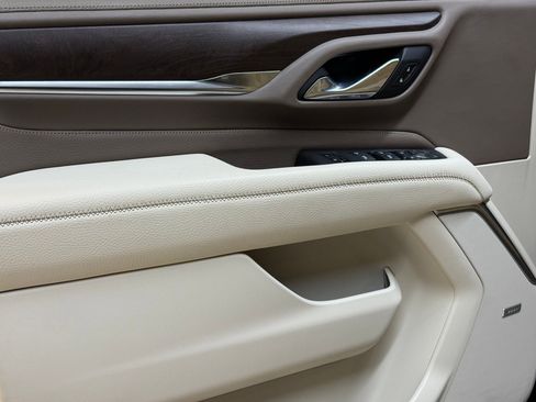 Used 2021 GMC Yukon Denali w/ Denali Premium Package image 13