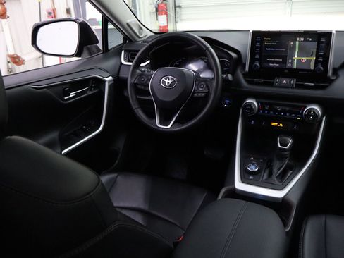 Used 2020 Toyota RAV4 Limited image 28