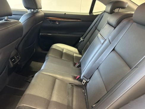 Used 2015 Lexus ES 350 w/ Ultra Luxury Package image 16