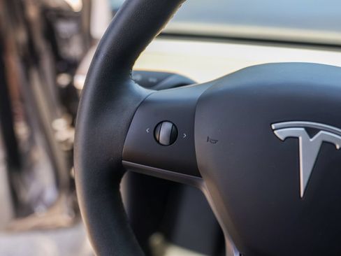 Used 2021 Tesla Model 3 Standard Range Plus RWD image 13