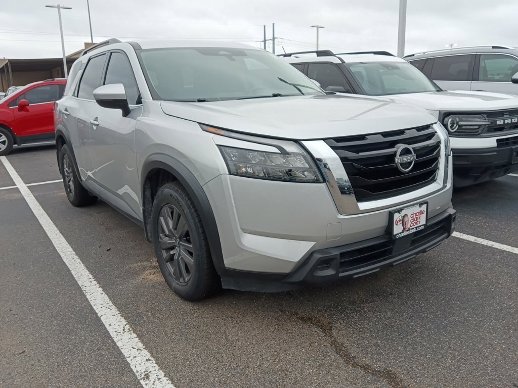 Used 2024 Nissan Pathfinder SV FWD image 3