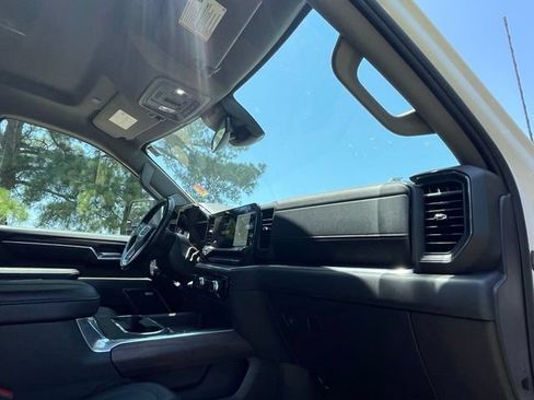Used 2025 GMC Sierra 2500 SLT w/ SLT Convenience Package AWD/4WD image 24
