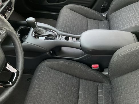 Used 2025 Honda HR-V LX image 32