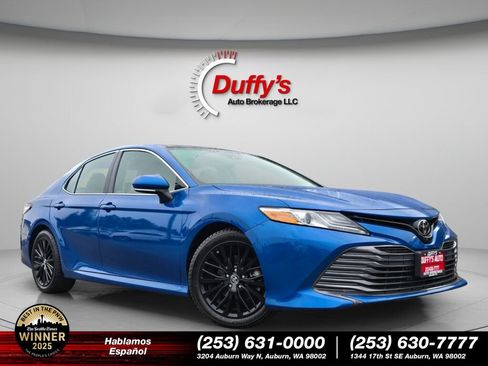 Used 2019 Toyota Camry XLE w/ Navigation Package FWD image 1