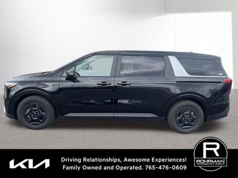 Used 2025 Kia Carnival image 6
