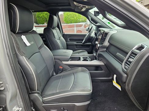 New 2026 RAM 2500 Laramie AWD/4WD image 16