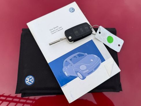 Used 2009 Volkswagen Beetle Convertible FWD image 24