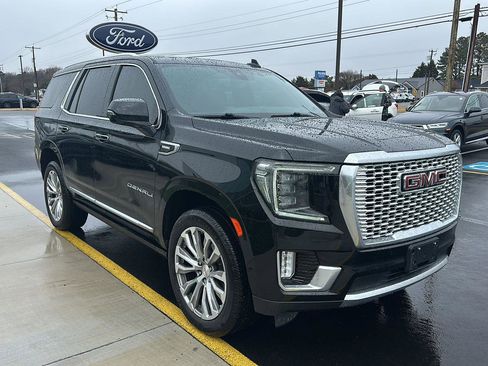 Used 2021 GMC Yukon Denali w/ Denali Premium Package image 3