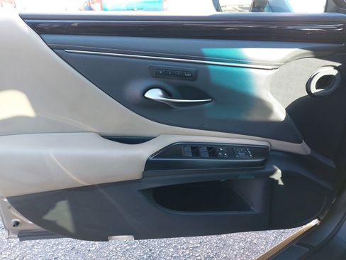 Used 2020 Lexus ES 350 w/ Premium Package image 29