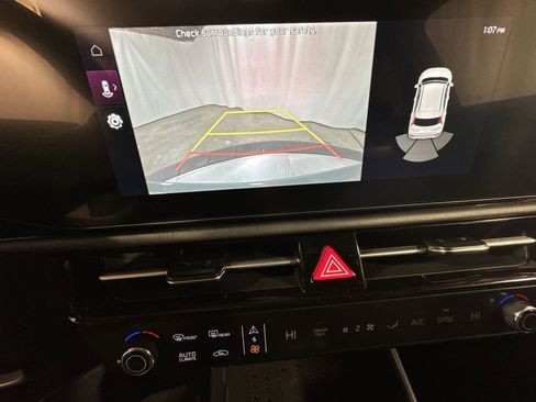 Certified 2025 Kia Niro EX Touring image 24