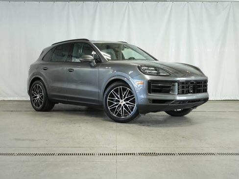Certified 2025 Porsche Cayenne AWD/4WD image 9