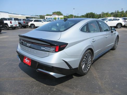 Used 2025 Hyundai Sonata Limited FWD image 6