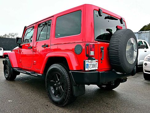 Used 2015 Jeep Wrangler Unlimited Sahara image 5