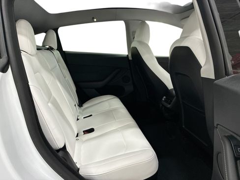 Certified 2023 Tesla Model Y AWD image 11