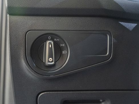 Used 2022 Volkswagen Tiguan SE w/ Panoramic Sunroof Package FWD image 43