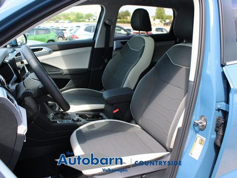 Used 2025 Volkswagen Taos SE AWD/4WD image 7