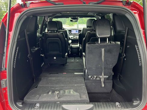 Used 2025 Chrysler Pacifica Limited FWD image 33