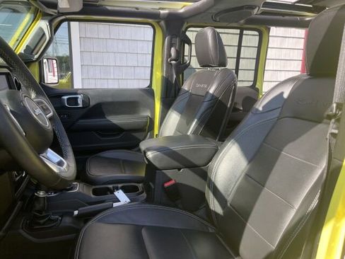 Used 2022 Jeep Wrangler Unlimited Sahara w/ Cold Weather Group image 10