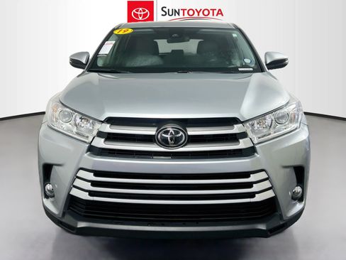 Used 2019 Toyota Highlander Plus FWD image 10