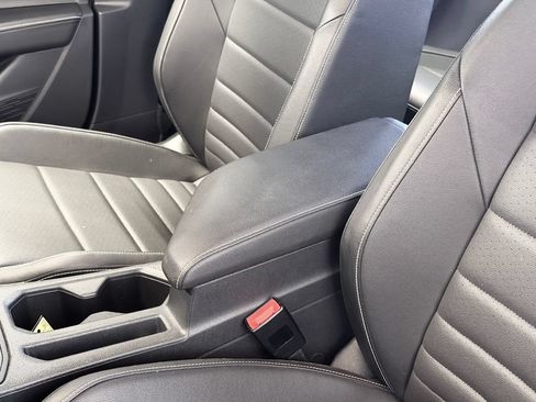 Used 2024 Volkswagen Jetta SE FWD image 22