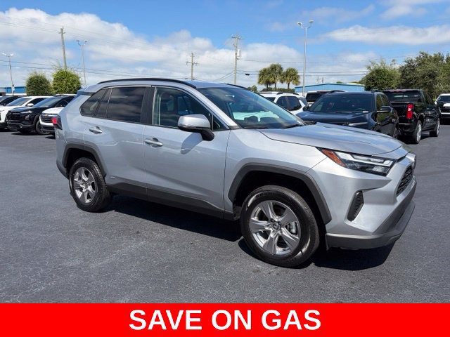 Used 2025 Toyota RAV4 XLE AWD/4WD image 1