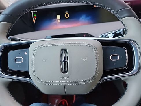 Used 2024 Lincoln Nautilus Premier w/ Equipment Group 102A image 4